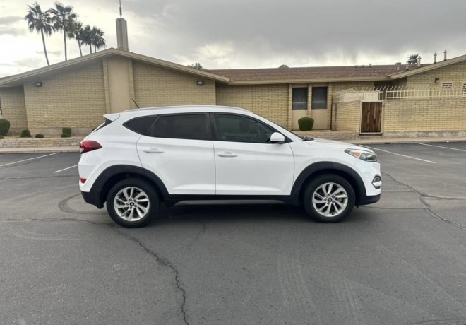 2016-hyundai-tucson-se-66k-miles-big-1