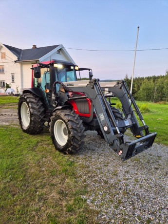 valtra-a83-big-0