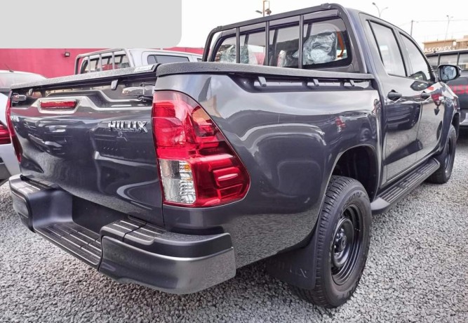 toyota-hilux-big-2