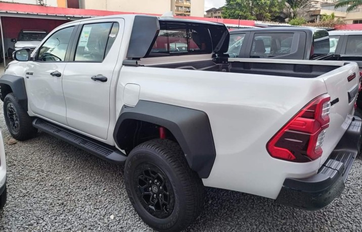 toyota-hilux-gr-sport-big-3