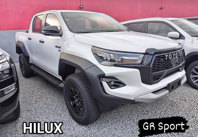 toyota-hilux-gr-sport-big-0