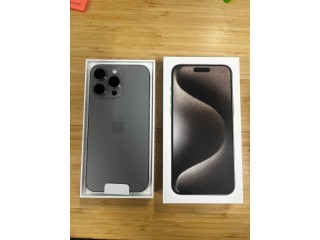 À vendre iPhone 15 Pro Max 255GB