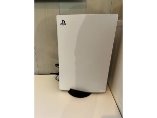 PS5 + 2 manettes avec chargeurs + 5 jeux